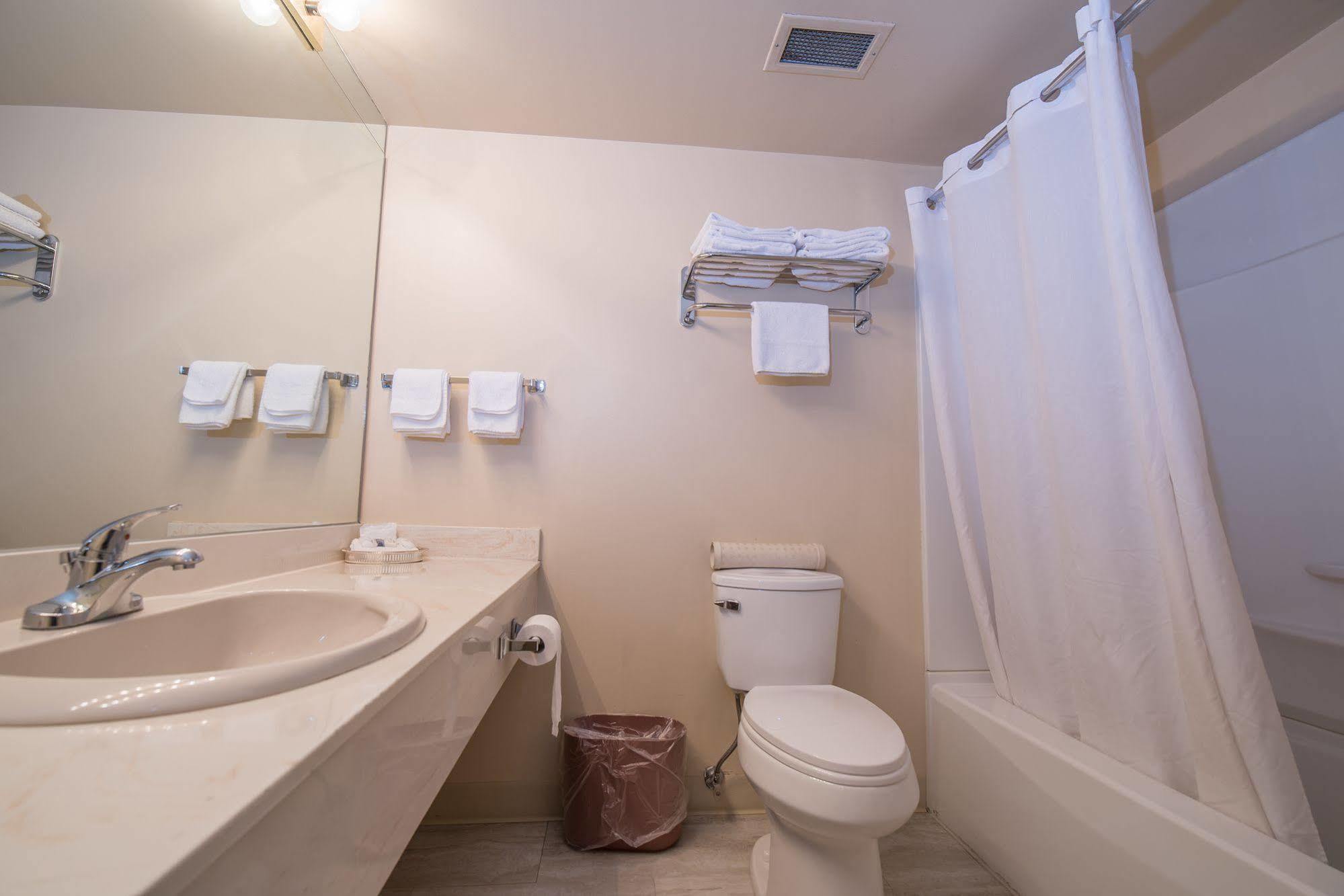 Argyll Plaza Hotel Edmonton Ngoại thất bức ảnh
