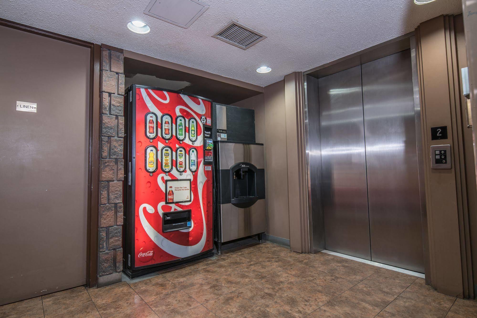 Argyll Plaza Hotel Edmonton Ngoại thất bức ảnh