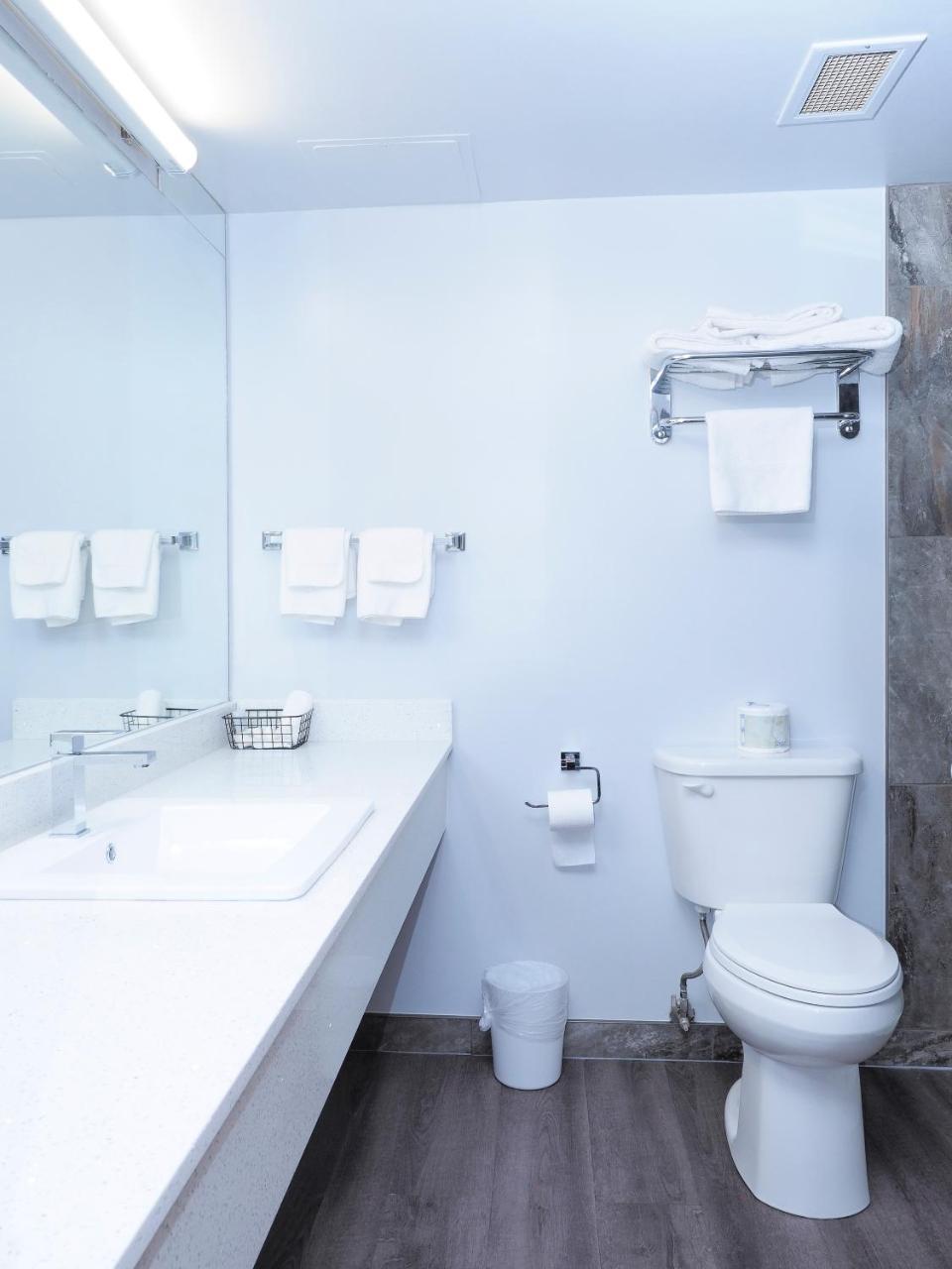 Argyll Plaza Hotel Edmonton Ngoại thất bức ảnh